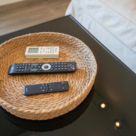 City Oasis: Newly Renovated 2Br Apt In City Center Атина Екстериор снимка