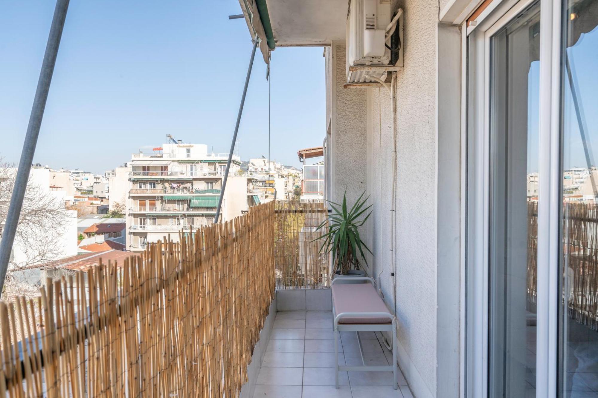 City Oasis: Newly Renovated 2Br Apt In City Center Атина Екстериор снимка