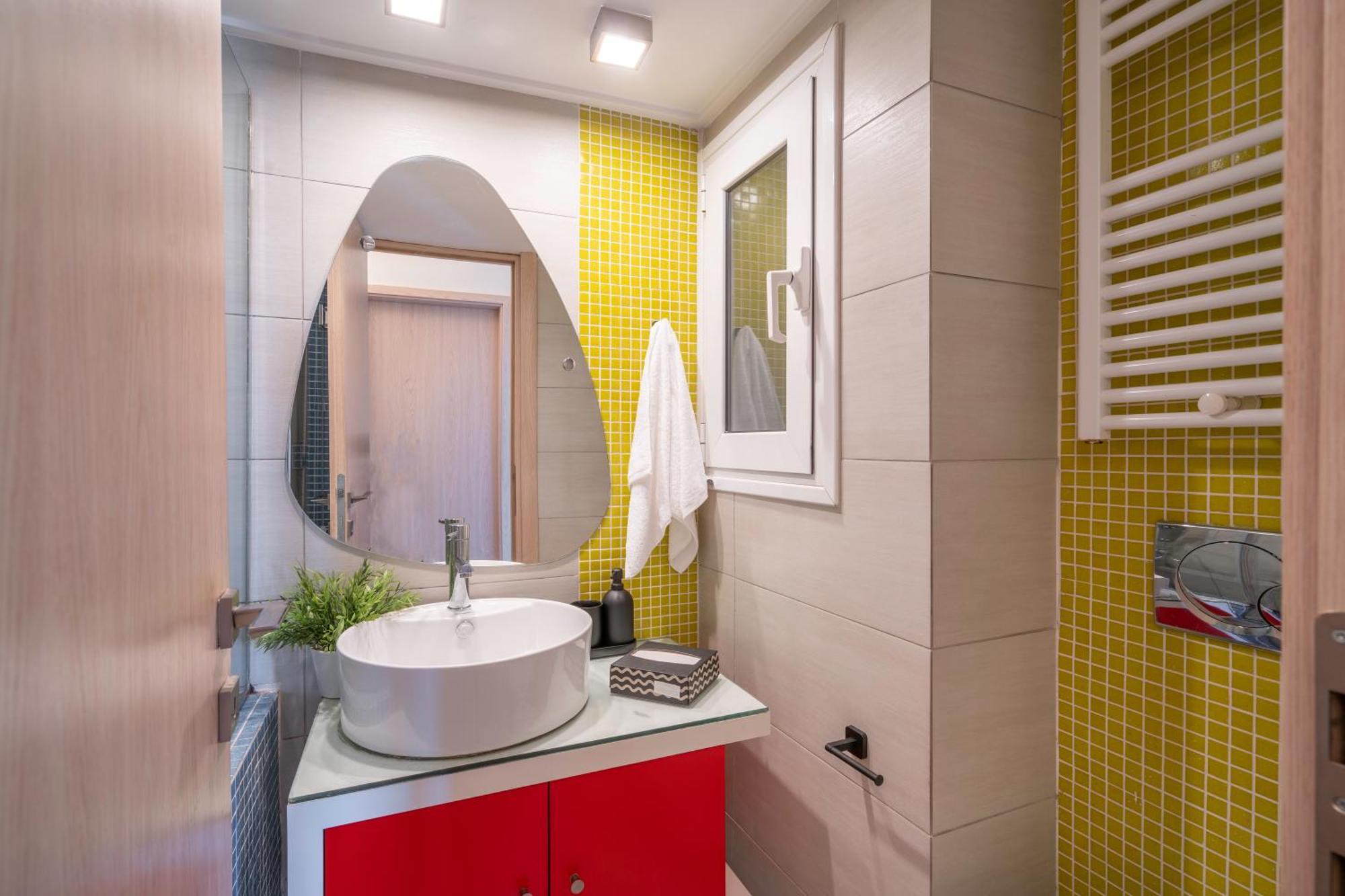 City Oasis: Newly Renovated 2Br Apt In City Center Атина Екстериор снимка