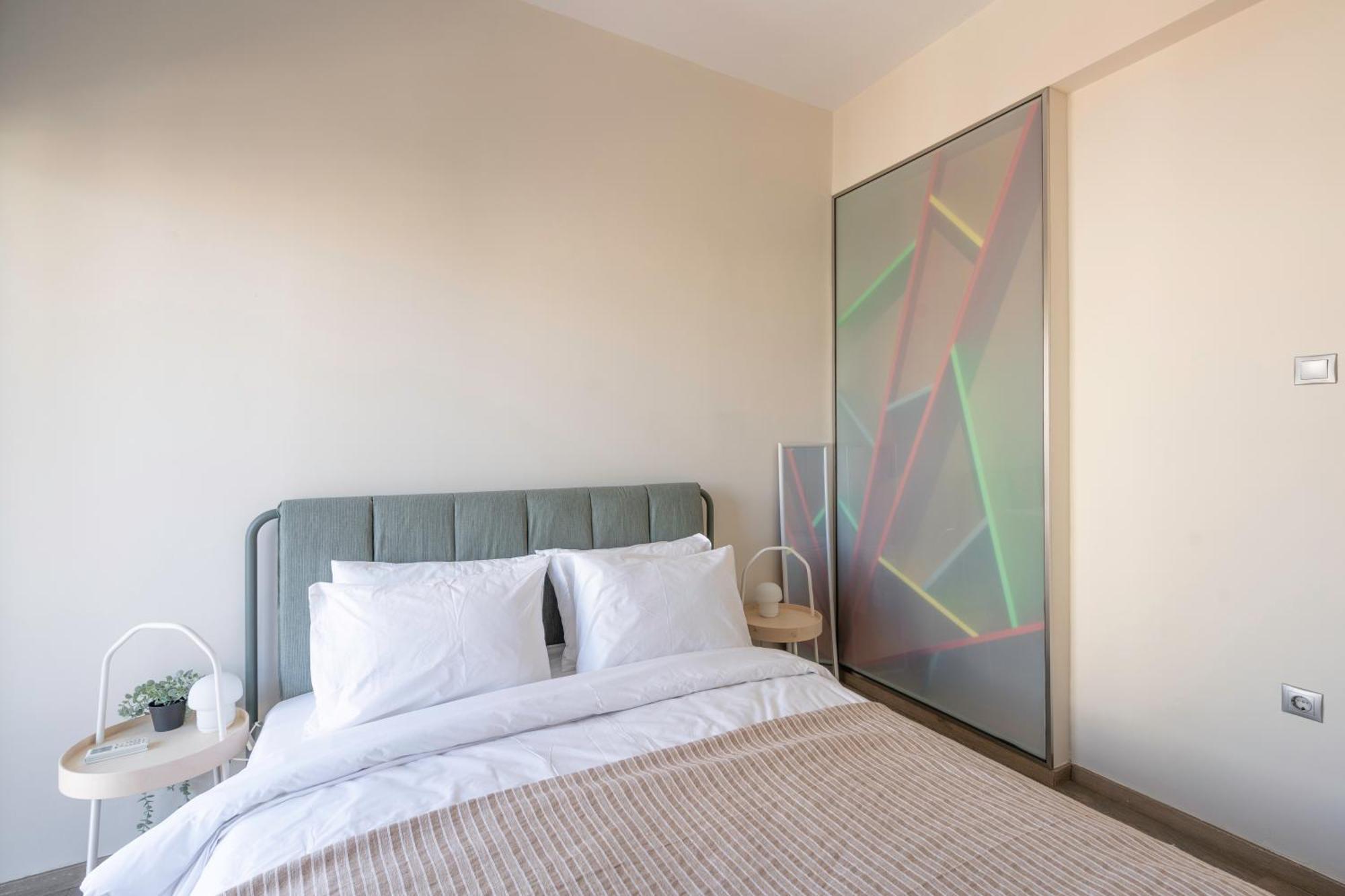 City Oasis: Newly Renovated 2Br Apt In City Center Атина Екстериор снимка