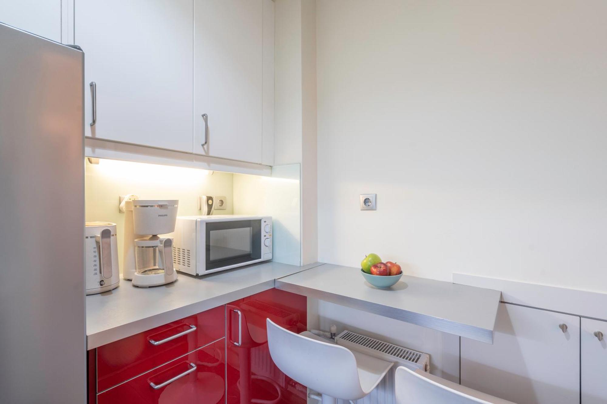 City Oasis: Newly Renovated 2Br Apt In City Center Атина Екстериор снимка